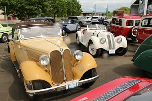 Oldtimer-Ausfahrt zum Sondersh&auml;user Stadtgeburtstag