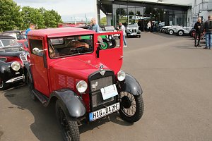 Oldtimer-Ausfahrt zum Sondersh&auml;user Stadtgeburtstag