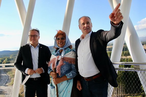 Das Triumvirat des "Hex" v.l.: Thüringens Ministerpräsident Mario Voigt, die Brockenhexe höchstpersönlich und Landrat Matthias Jendricke (Foto: agl)